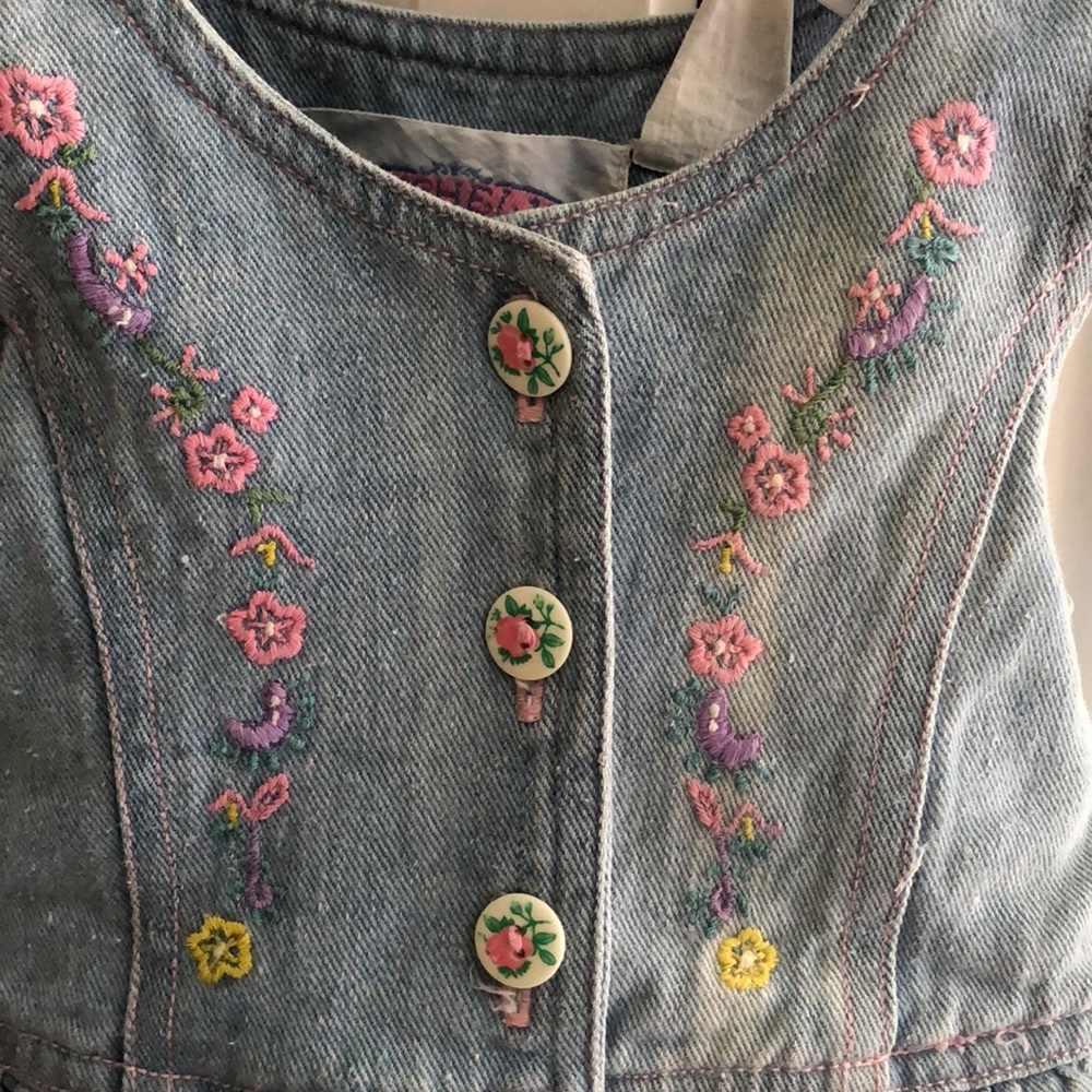 🎀 Adorable Vintage Denim Floral embroidered snap close short one piece